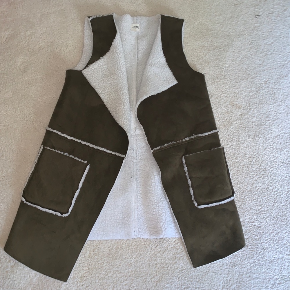 Long suede vest with fleece fur on the inside